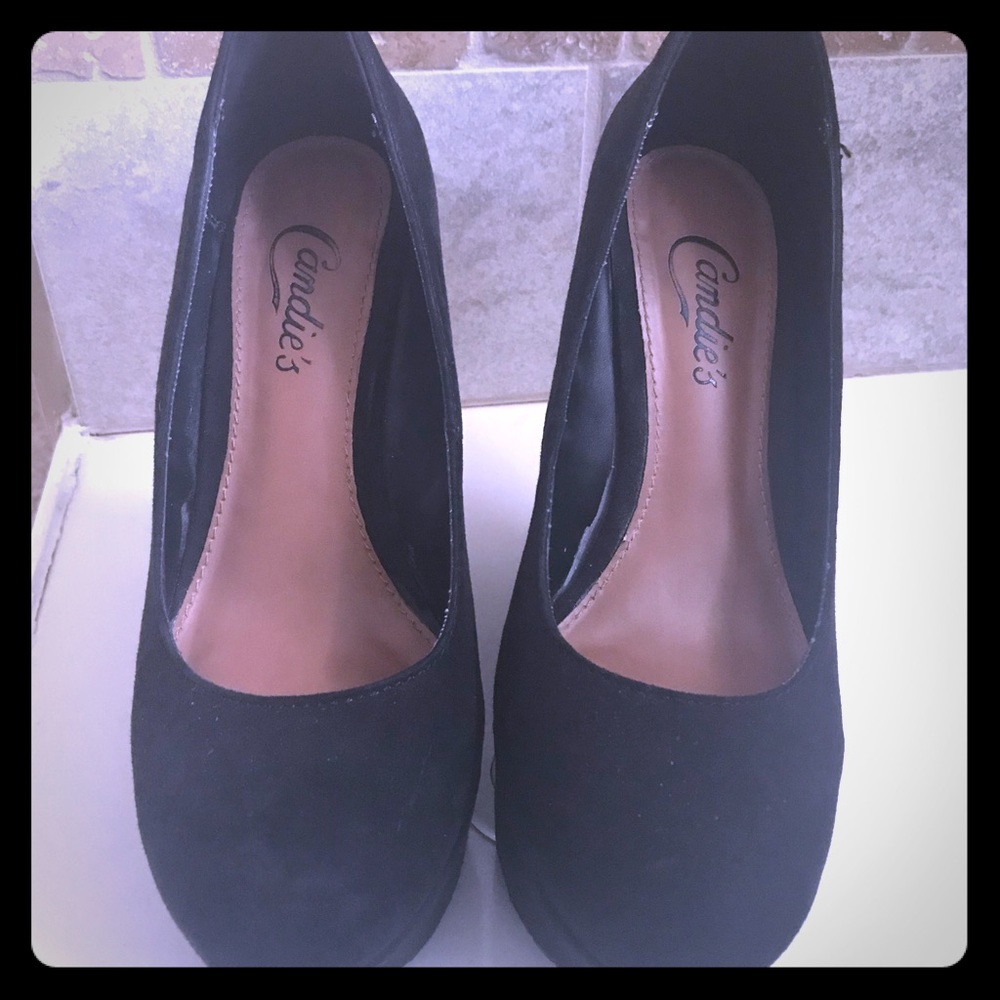 Black pumps candies